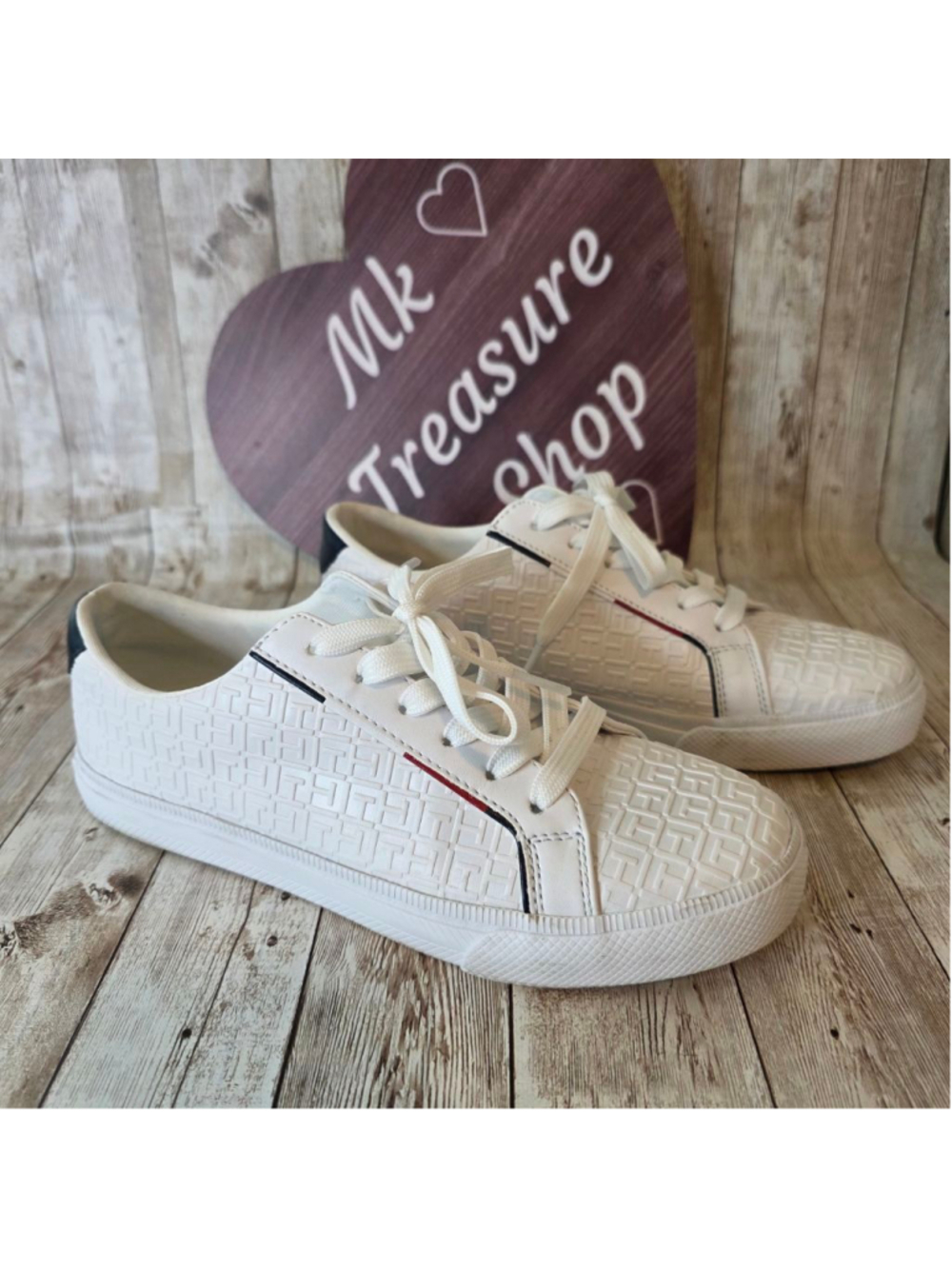 Women's Tommy Hilfiger Sneakers 7.5